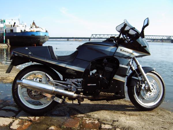 Kawasaki GPZ 900R von Armin Heuduck