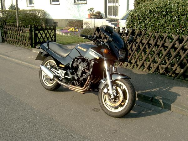 Kawasaki GPZ 900R von Frank Buggle