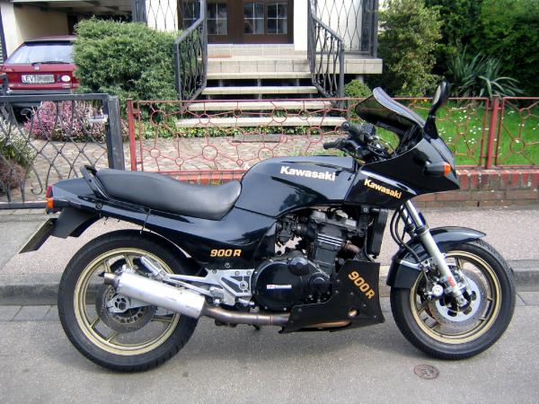 Kawasaki GPZ 900R von Frank Buggle