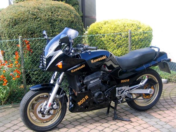 Kawasaki GPZ 900R von Frank Buggle