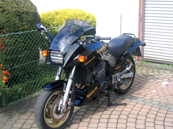 Kawasaki GPZ 900R von Frank Buggle