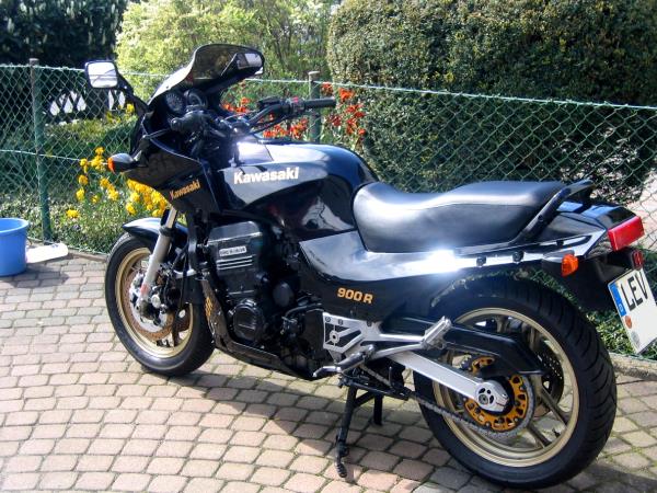 Kawasaki GPZ 900R von Frank Buggle