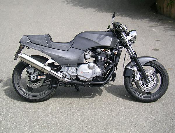 Kawasaki GPZ 900R von Martin Striedacher
