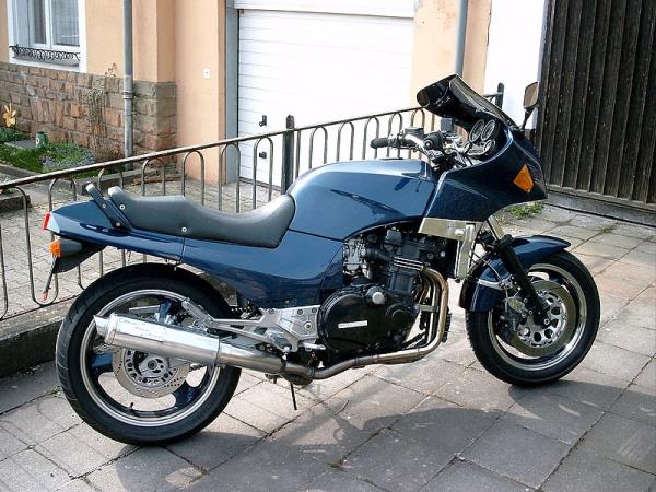Kawasaki GPZ 900R von Nandor Schuszter