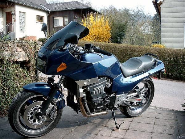 Kawasaki GPZ 900R von Nandor Schuszter
