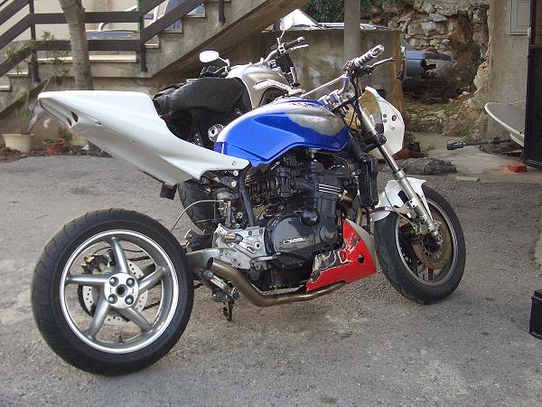Kawasaki GPZ 900R von Robert Simcic