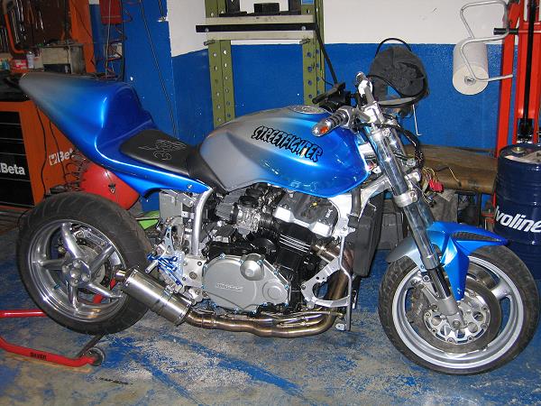 Kawasaki GPZ 900R von Robert Simcic