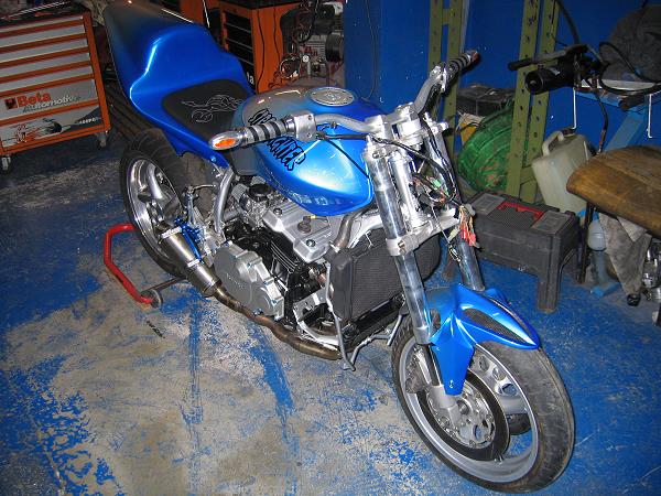 Kawasaki GPZ 900R von Robert Simcic