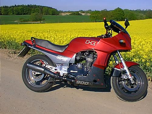 Kawasaki GPZ 900R von Serge Konrad