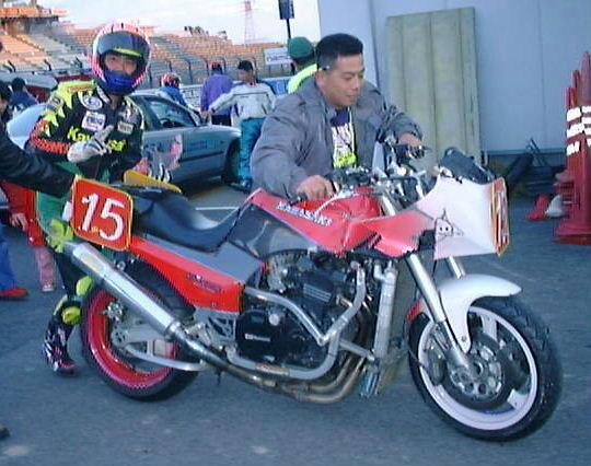 Kawasaki GPZ 900R Page - Race Pics 5