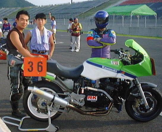 Kawasaki GPZ 900R Page - Race Pics 5