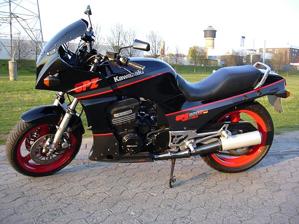 Kawasaki GPZ 900R von Oliver Kellermann