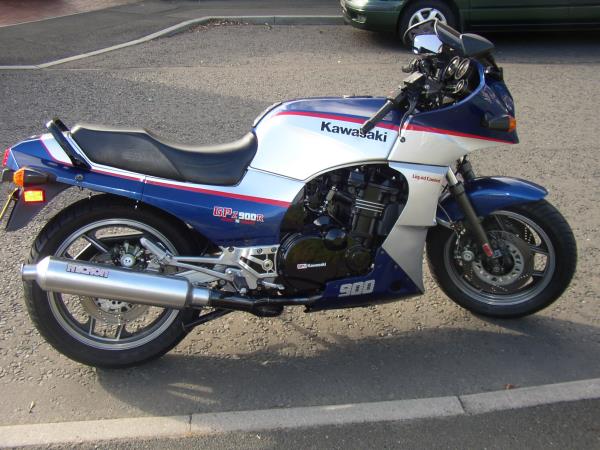 Kawasaki GPZ 900R von Alan Bateman