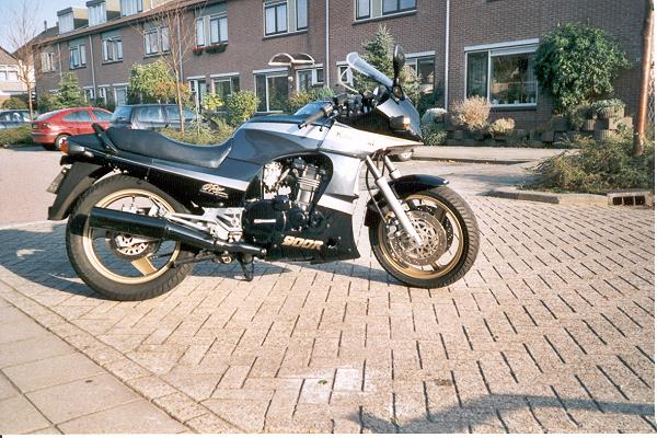 Kawasaki GPZ 900R von Arie van Houts