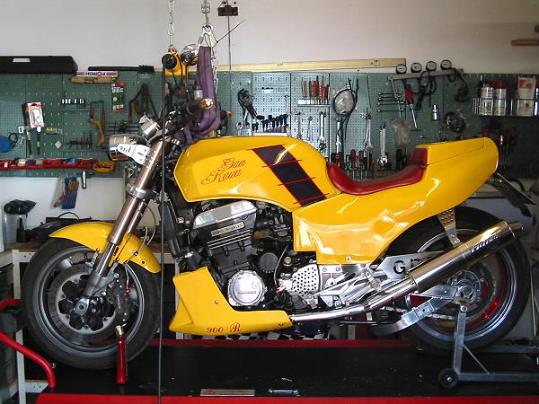 Kawasaki GPZ 900R von Thomas Gau