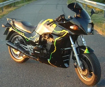 GPZ900R_1.webp