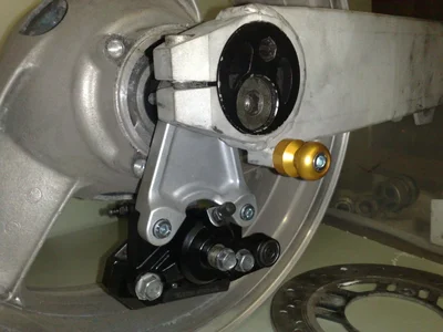 ZZR 1100 Schwinge mit Aufnahme für Montageständer.webp