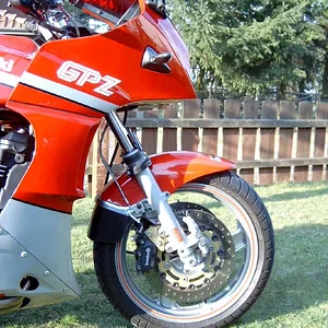 Hier noch der alte Umbau mit der Brembo Bremse und GPZ 500 Vorderrad