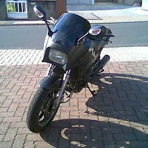 Einfahrt 2008 ; ab 2009 gibt es eine WESENTLICH verbesserte Front dank dem Forum hier