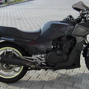 Feno´s GPZ 900 R Seitenansicht