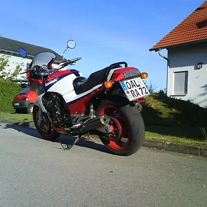 Seitlich hinten