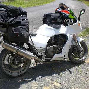 Nach 40km unbefestigter "Straßen" über Schotter, Fels, Lehm und rotbrauner Erde bis auf 1400m Hoch. War nicht wirklich ein Spaß