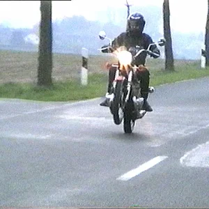 Kawasaki H2 750 Mach IV,beim beschleunigen