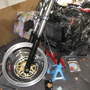 mit zzr1100 gabel und vorderraad 
natürlich mit der großen bremmse