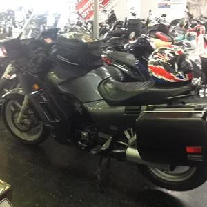1986 GTR 1000 in recht gutem Zustand.
Kaufpreis 4995NZ$. Rückkauf zwischen 1500 und 3500NZ$. Stellt sich bei der Rückgabe raus, je nach Beschädigung o