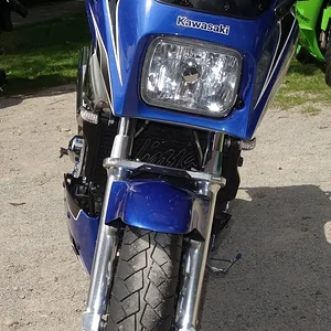 Klarglas Scheinwerfer, MAR Racing Scheibe Schwarz, Kern Gabelstabi,
Ninja Schriftzug auf Kühlergitter