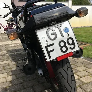 Jetzt hat Sie ein schwarzes Rücklicht