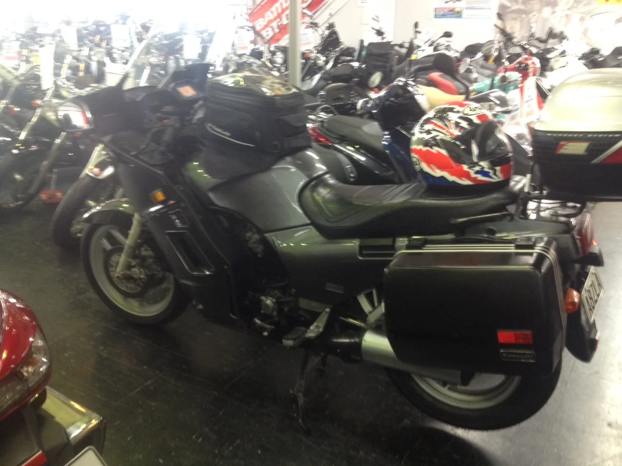 1986 GTR 1000 in recht gutem Zustand.
Kaufpreis 4995NZ$. Rückkauf zwischen 1500 und 3500NZ$. Stellt sich bei der Rückgabe raus, je nach Beschädigung o