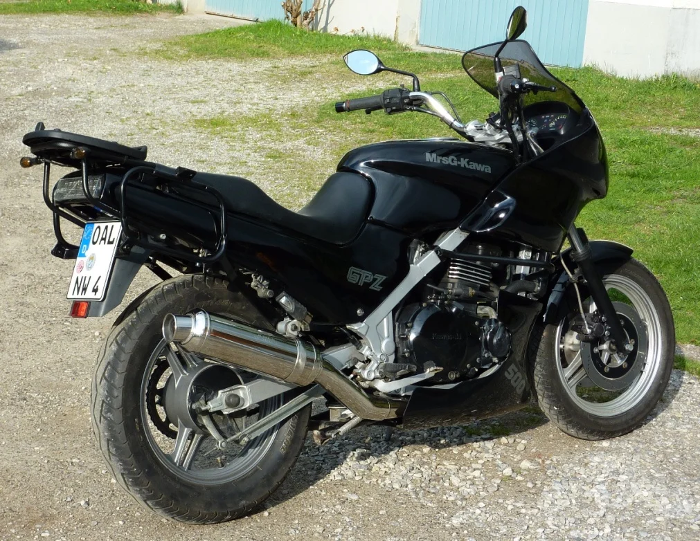 2011: GPZ 500 mit neuer Lackierung, Blinkern, aufbereitetem Auspuff...