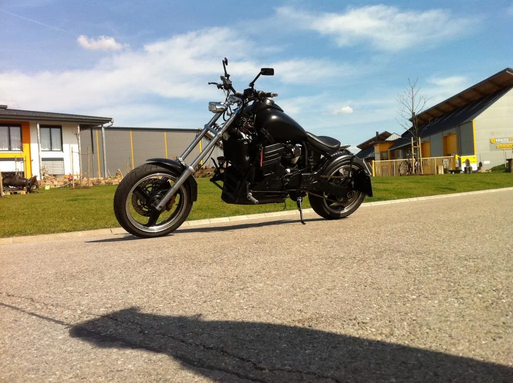Aus meine Gpz 900 r ...ein Power chopper....Sicherlich nich fuer jeden geschmack aber es faehrt sich extrem geil.