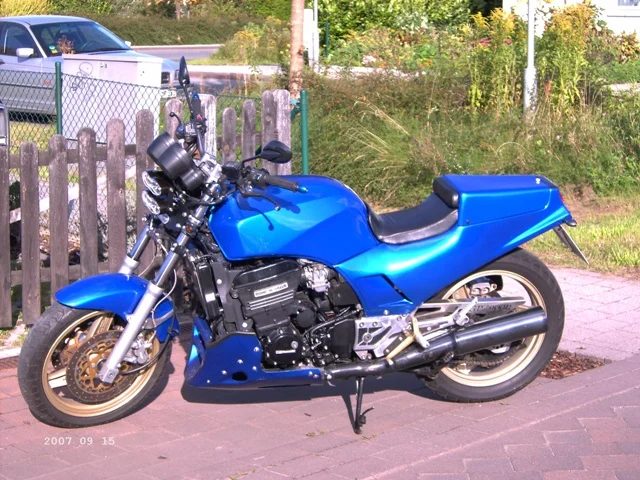 blaue `90er- ist leider Vergangenheit, hat einen neuen Besitzer gefunden ;-)