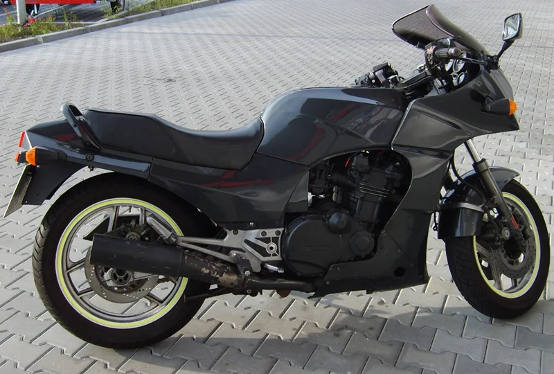 Feno´s GPZ 900 R Seitenansicht