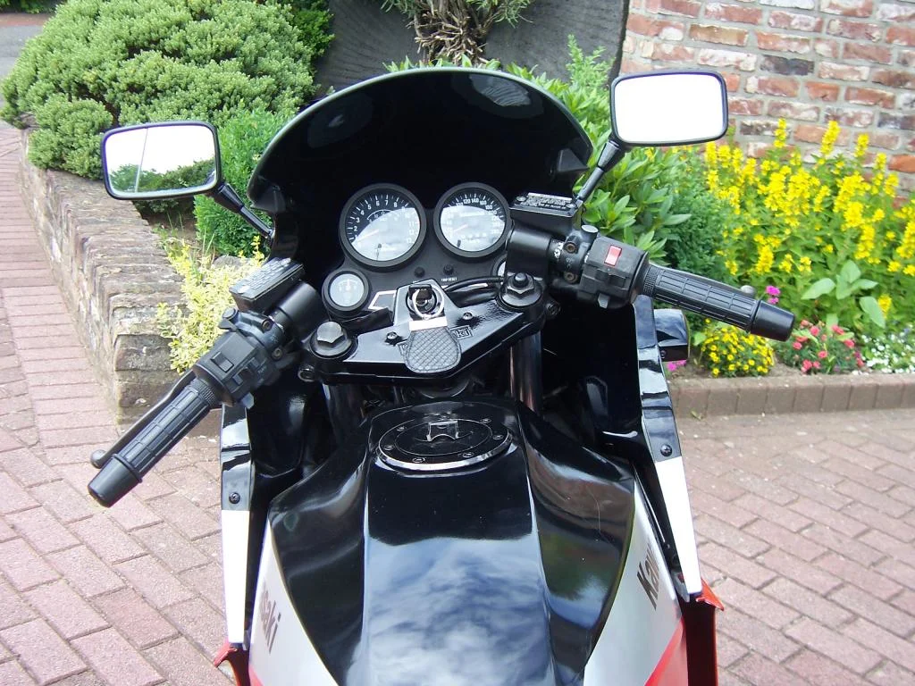 GPZ 750R 005