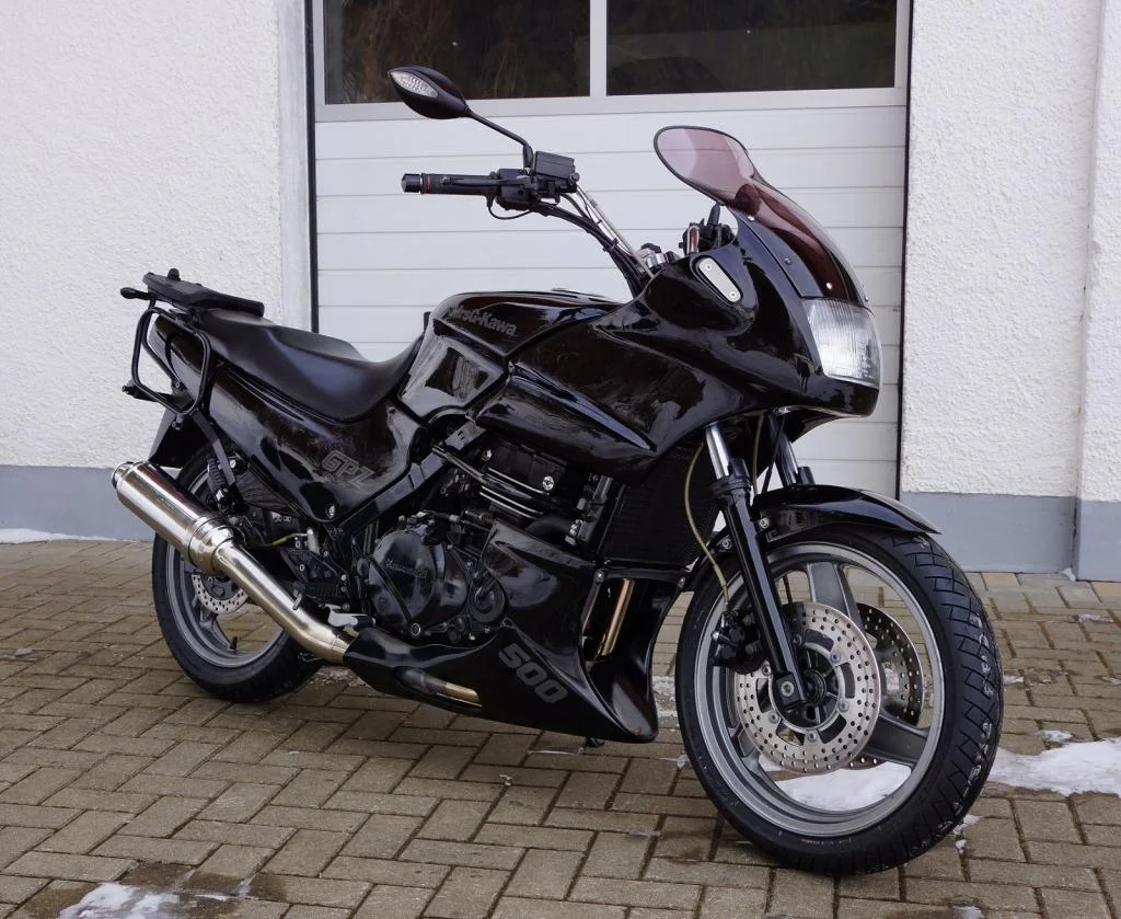 jetzt auf 17"-Fahrwerk, mit schwarz gepulvertem Rahmen Bj. '88, sämtliche Verschleißteile erneuert
