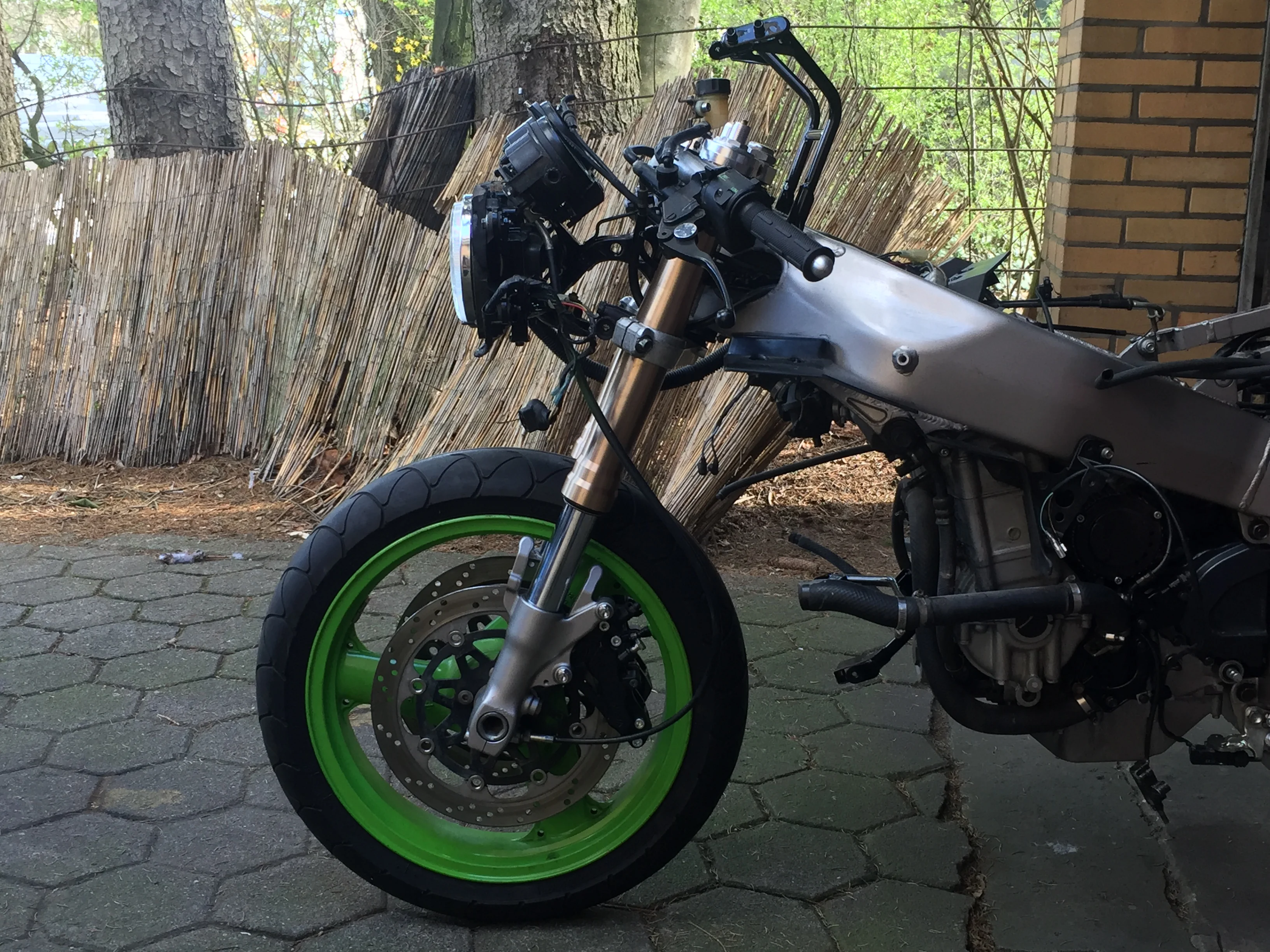 Jetzt mit ZX7R Gabel