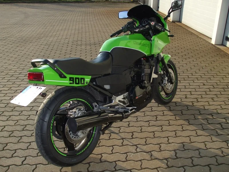 Kawa GPZ 900 R