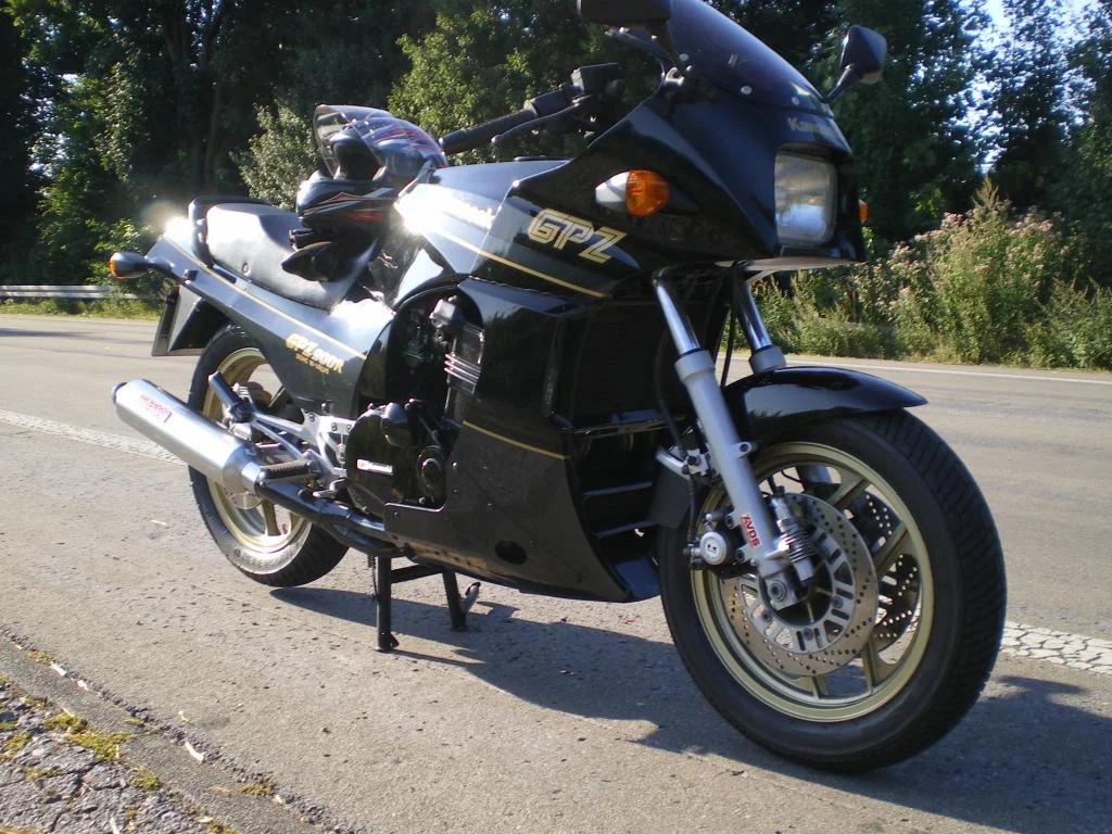 Kawasaki GPZ 900 R A6