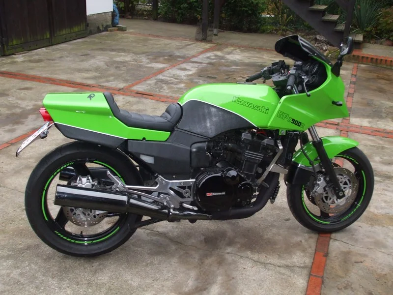 Kawasaki GPZ 900 R Soloheck für meine Grüne