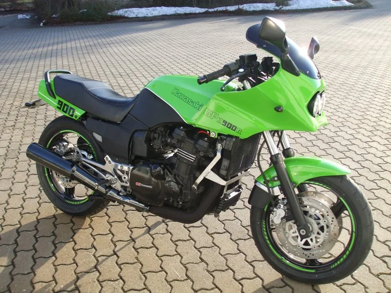 Kawasaki GPZ 900 R