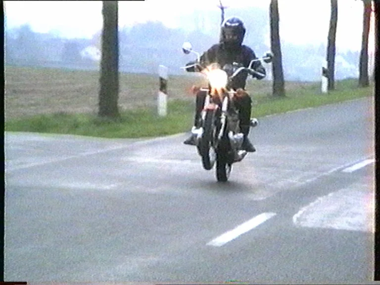 Kawasaki H2 750 Mach IV,beim beschleunigen