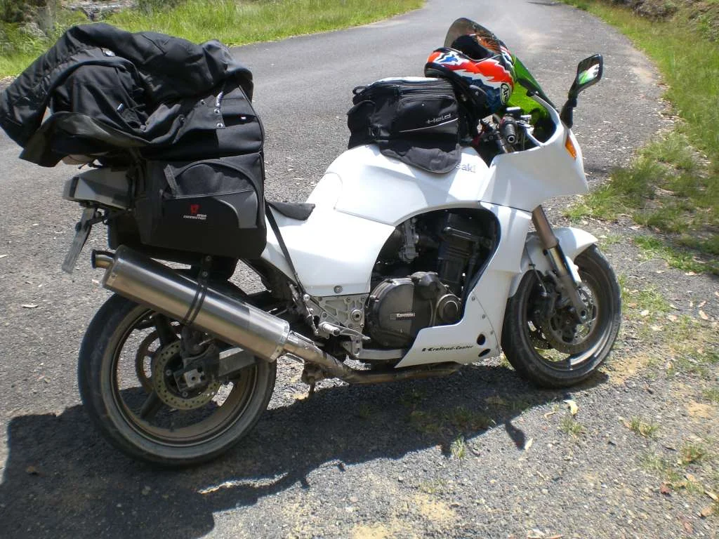 Nach 40km unbefestigter "Straßen" über Schotter, Fels, Lehm und rotbrauner Erde bis auf 1400m Hoch. War nicht wirklich ein Spaß