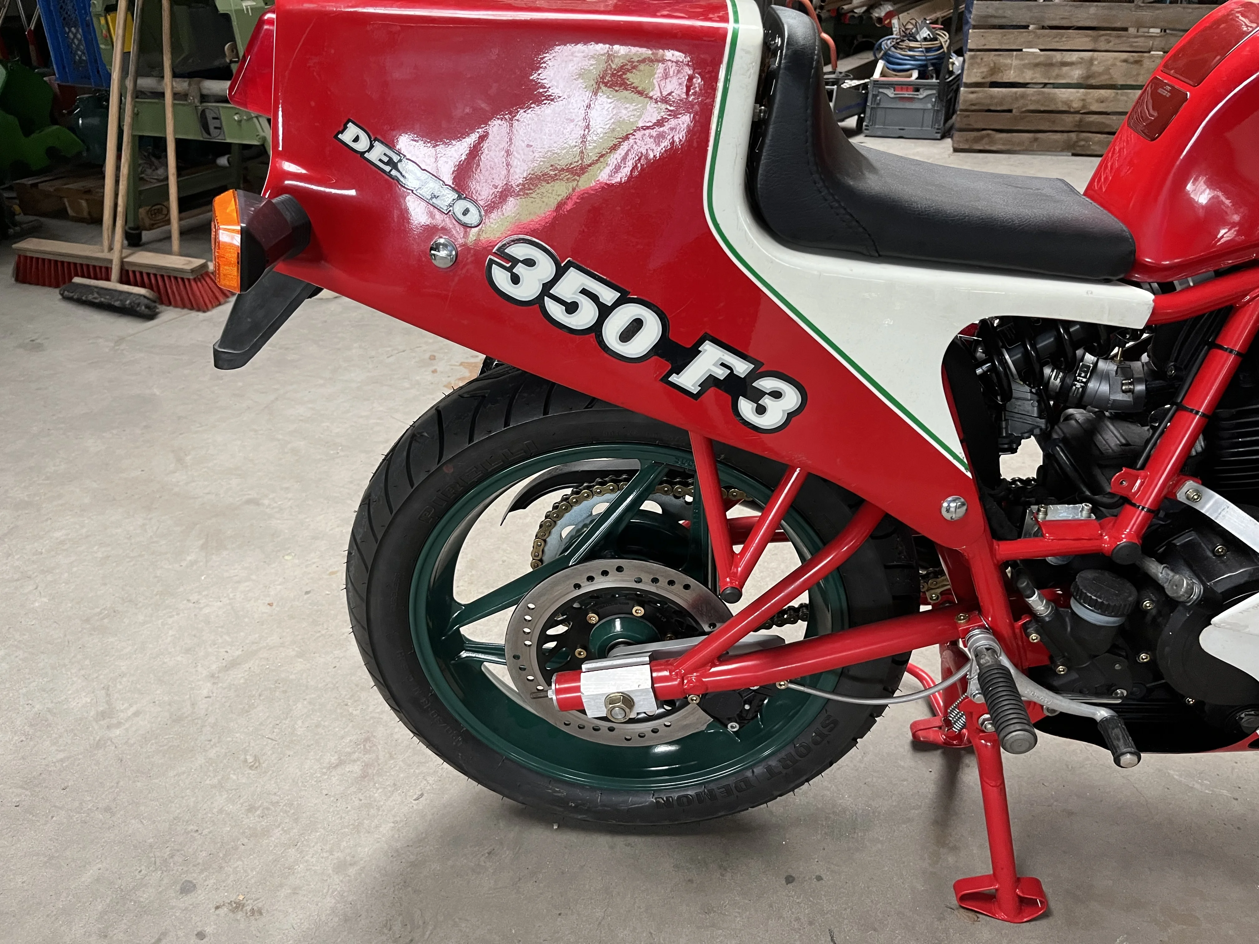 Steht zwar 350 auf dem Heck, ist ne 400 F3