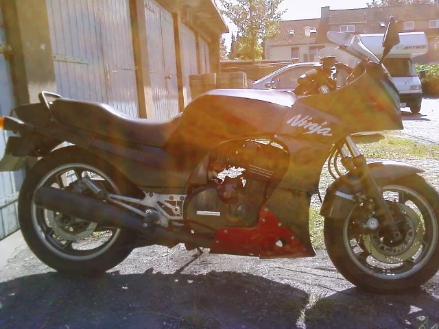 Tja... fast fertig.... und zum dank, stellte sich ein Motorschaden raus :-(

Aber ab April 2010 soll ein neuer Rettungsversuch unternommen werden.... 
