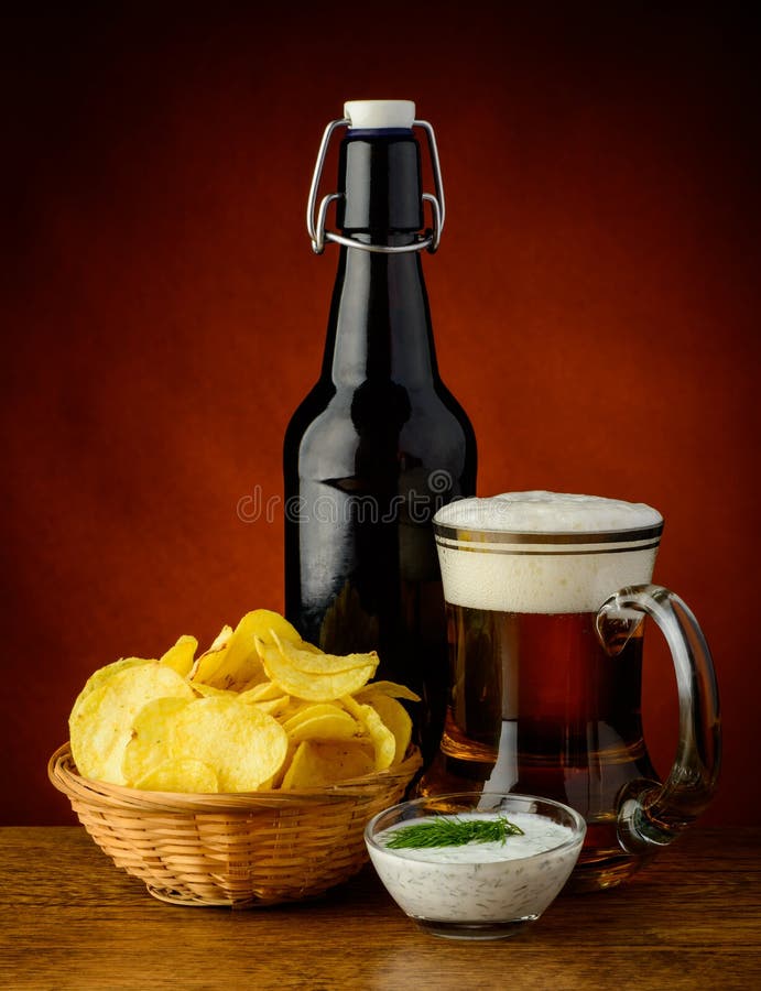 kartoffelchips-und-bier-38082808.jpg