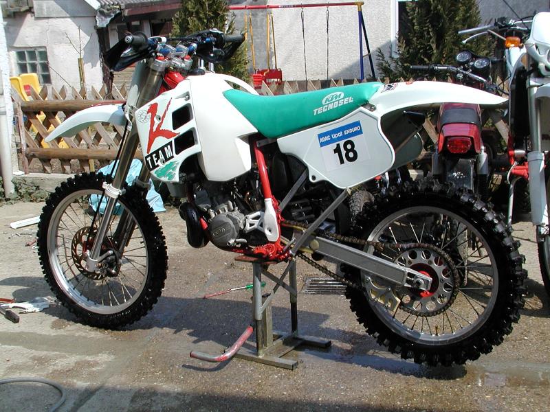 KTM GS 250 - 2-Takter, umgebaut auf Digital-Zündung, Rennbirne, ca. 58PS, 112kg, Baujahr 1992 - war mein liebstes Gerät! ;)