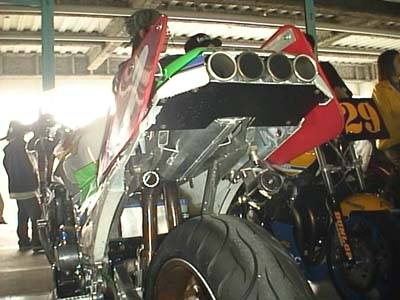 Kawasaki GPZ 900R Page - Race Pics 4